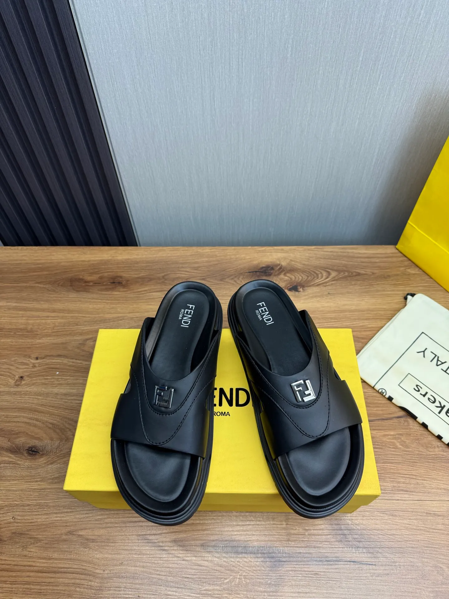 Men's shoes 💰400💰 Fendi men's slippers, made one to one on the FENDI official website, sizes 38-45 45 46 🉑️Customized!